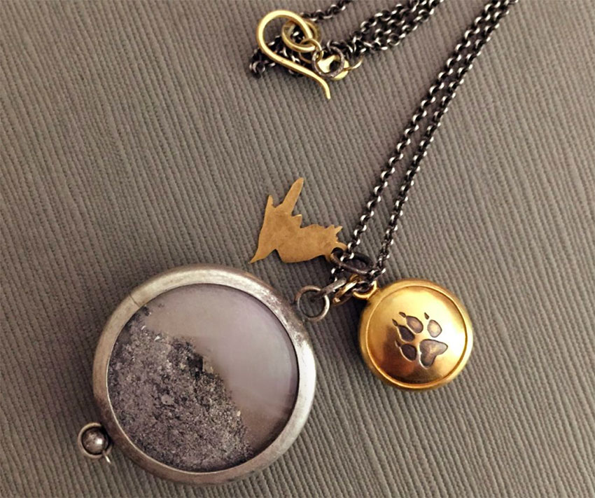 Pet Memorial Locket Gold Silver Ash Cremation Jewelry